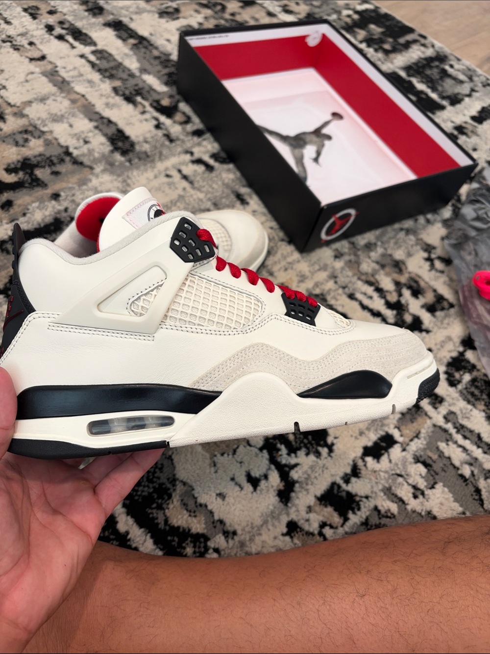 Jordan 4 “Flight Club”